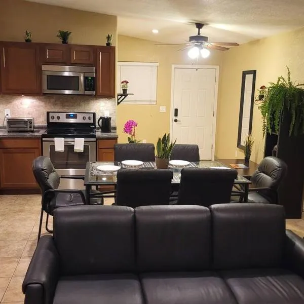 3 Bedroom, 2 Bath Whole House, ASU, Tempe, Scottsdale on Light Rail，位于坦培的酒店