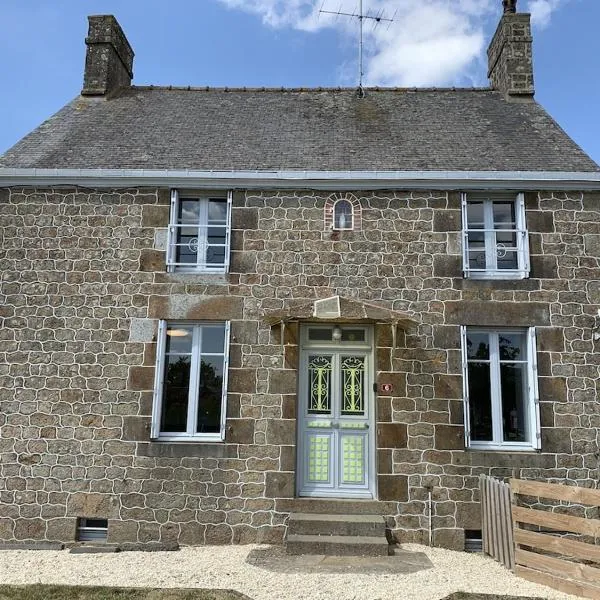 Renovated French Country House for Six - A Home for Your Next Holiday，位于Hercé的酒店