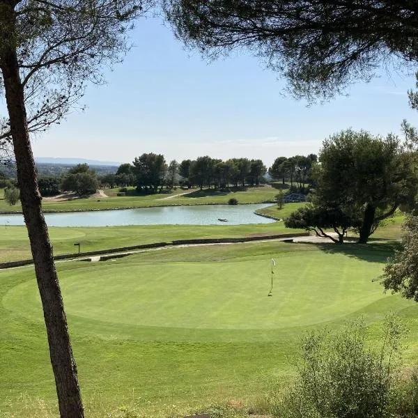 LA PERLE DU GOLF -Magnifique Vue CLIM LINGE Golf Saumane 6P Piscine Tennis，位于索马讷-德沃克吕兹的酒店