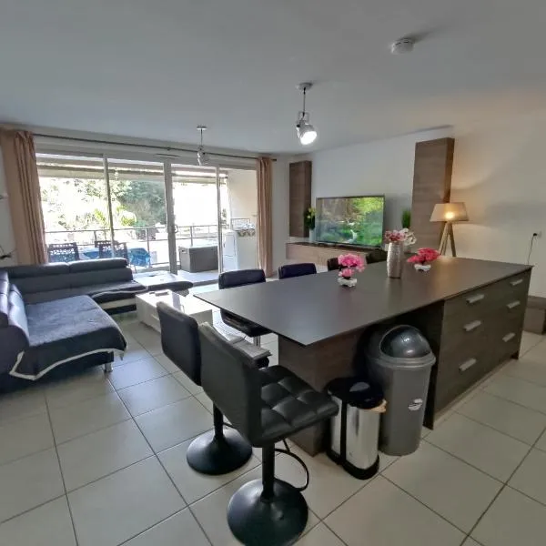 Elégant F3 à la Villa Stencer, Papeete, calme climatisé et spacieux，位于帕皮提的酒店