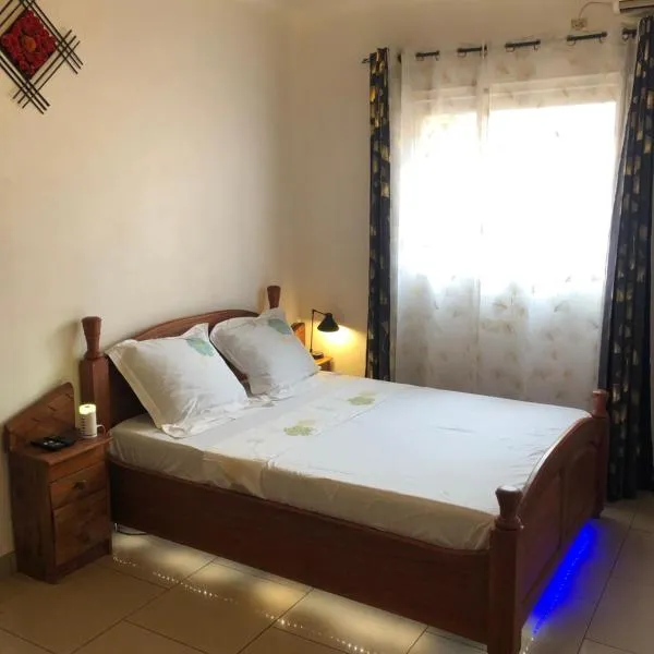Grand Appartement à essos mobile，位于雅温得的酒店