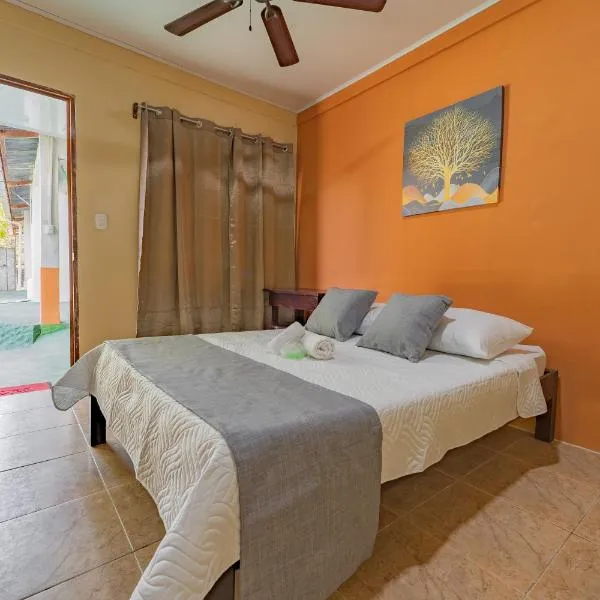 El Cocobolo Food&Rest Room 2 Bed and Breakfast WiFi AC Pkg gratis，位于Cañas Dulces的酒店