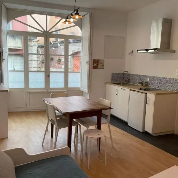 Appartement 2 pièces Classé 2 * *，位于Sainte-Colombe的酒店