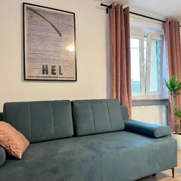 Hel Apartment- Tranquil Retreat, 15 Minutes to the Sea & Gdańsk City Center，位于Borkowo的酒店