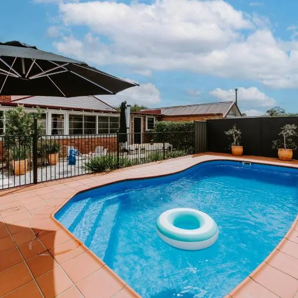 Mortimer Cottage - A Pool Oasis in Heart of Mudgee，位于马奇的酒店
