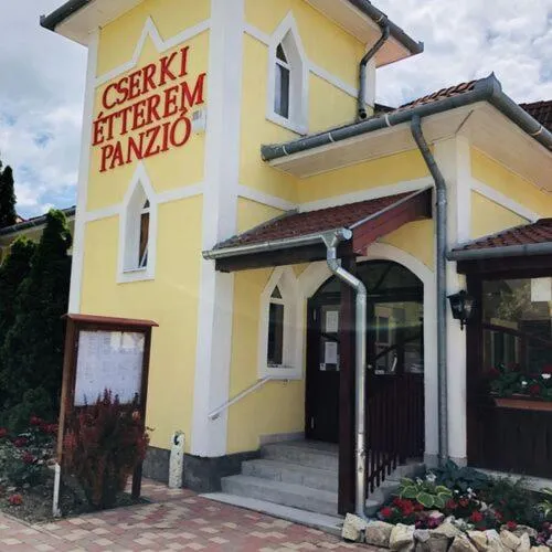 Cserki Panzió Balatonfőkajár，位于Jenő的酒店