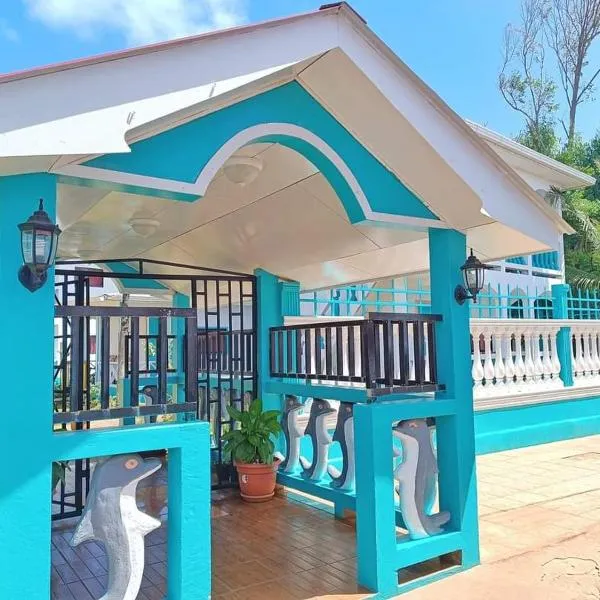 Los Delfines Hotel & Dive Center，位于小玉米岛的酒店