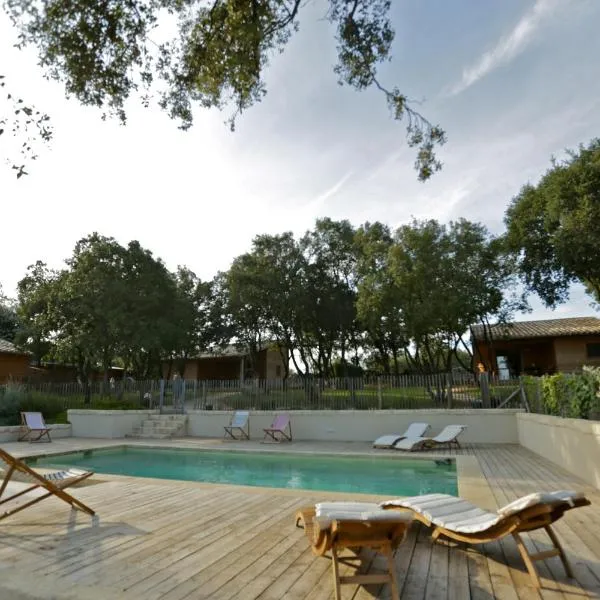Gîtes "Les Cabanes de Carelle" entre Camargue et Cévennes，位于Aspères的酒店