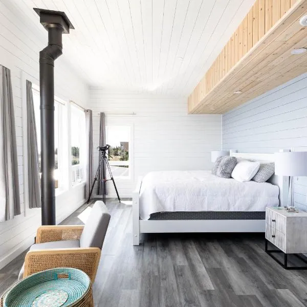 Cliffs Edge Retreat，位于Bauline East的酒店