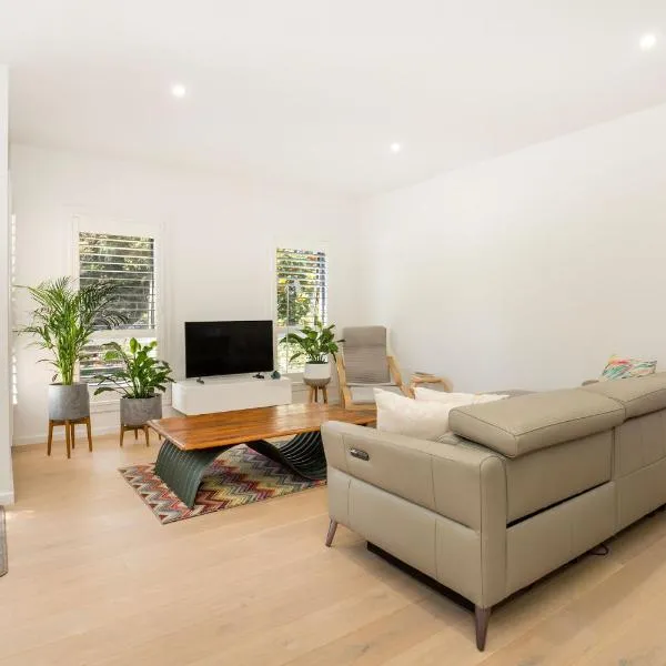 Bowers Nest Pet Friendly 2 Mins Walk to Beach，位于卡尔布拉海滩的酒店