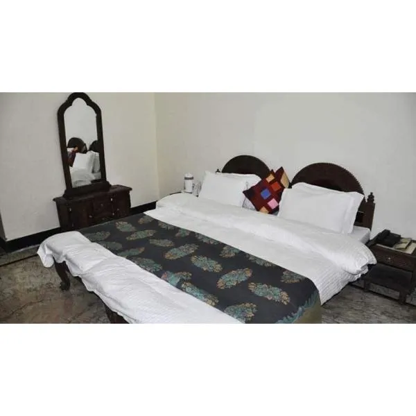 Hotel Padmini, Chittorgarh，位于Nagari的酒店