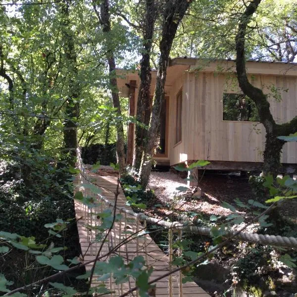 cabane lodge avec spa privatif，位于Brengues的酒店