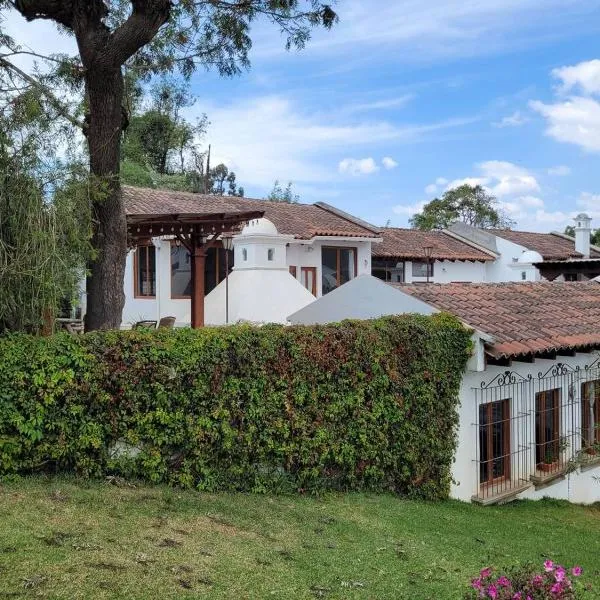 Amplia casa Antigua Guatemala con pérgola y jardín，位于El Cedro的酒店