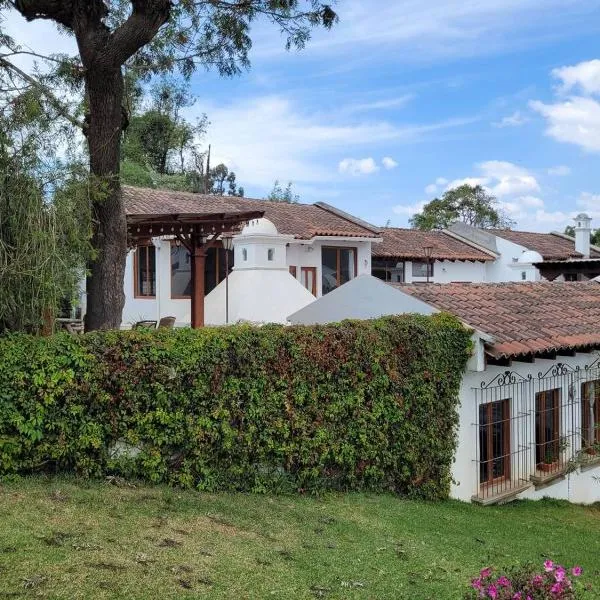 Amplia casa Antigua Guatemala con pérgola y jardín，位于El Rodeo的酒店