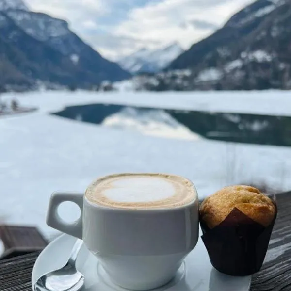 Hotel TEA DOLOMITI - Lago di Alleghe - Monte Civetta，位于阿莱盖的酒店