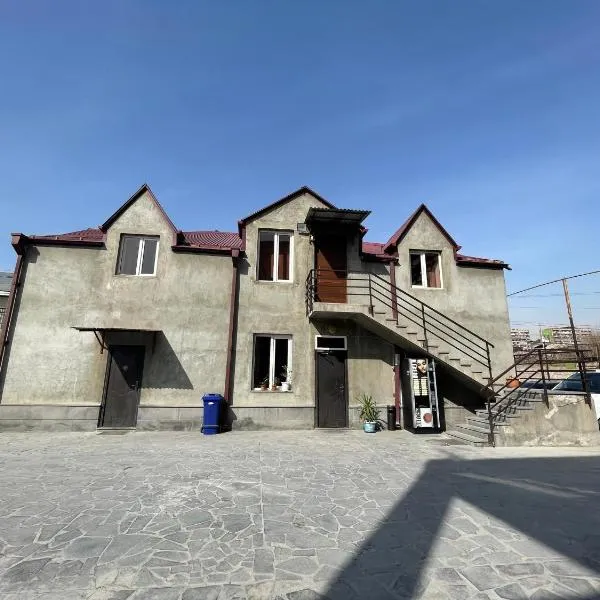 Noragyugh Guest House，位于埃里温的酒店