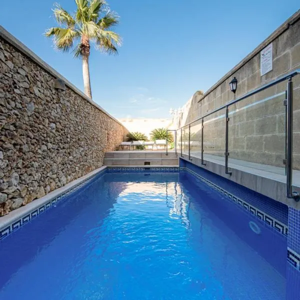 Ta' Gigi 5 Bedroom Farmhouse with Private Pool，位于阿尔卜的酒店