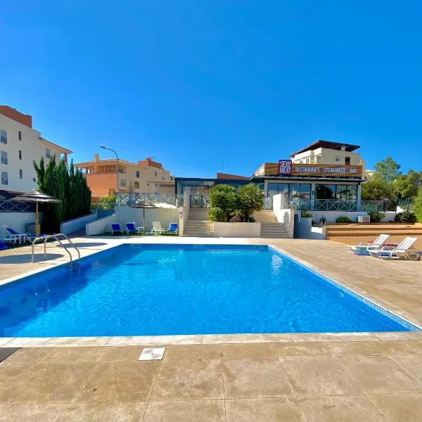 Corcovada, Sunny and Bright T1 with Large Terrace, Albufeira,位于阿尔布费拉的酒店