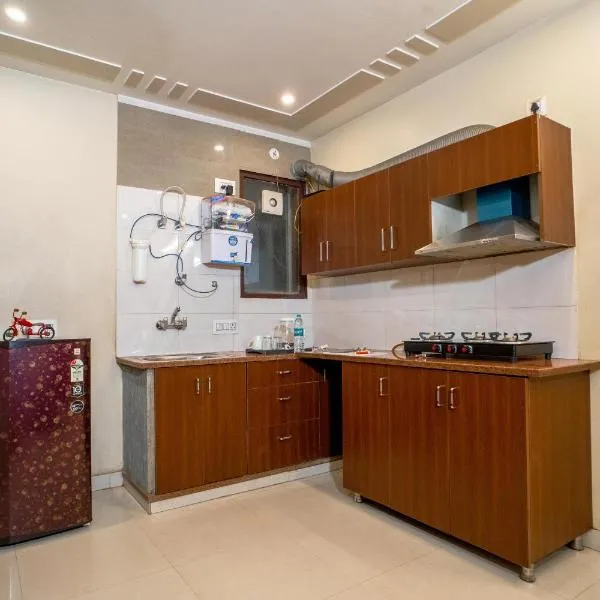 The Lodgers 2 BHK Serviced Apartment infront of Artemis Hospital Gurgaon，位于古尔冈的酒店