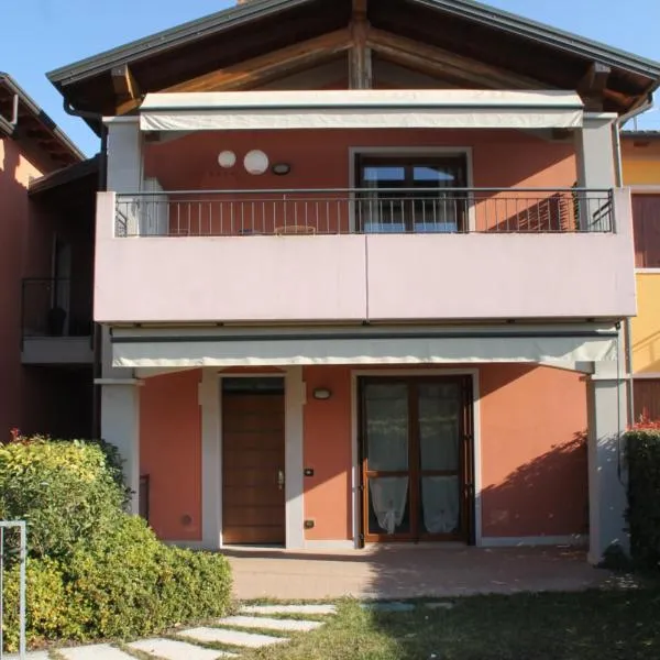 CASA VACANZE DA RIKI APPARTAMENTO 1，位于佩斯基耶拉德加达的酒店