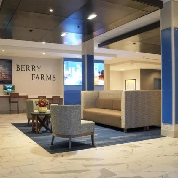 Holiday Inn Express & Suites Franklin - Berry Farms, an IHG Hotel，位于College Grove的酒店