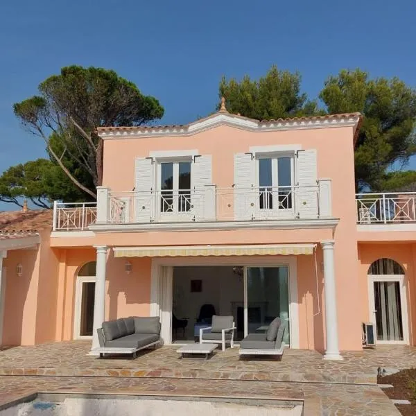 Villa Petit Boucharel，位于弗雷瑞斯的酒店