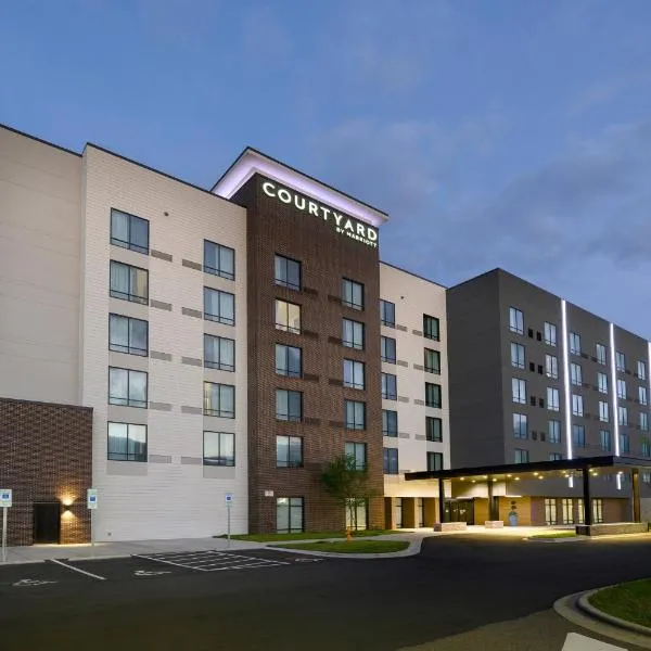 Courtyard by Marriott Charlotte Waverly，位于马修斯的酒店