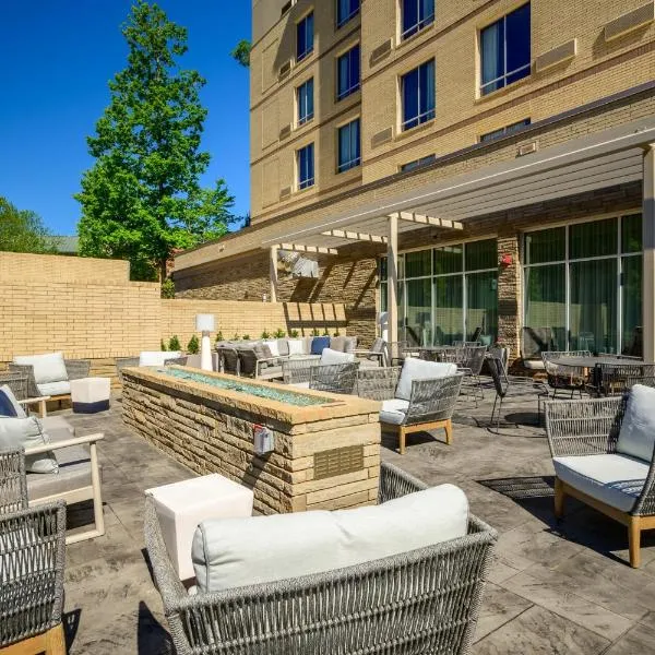 Courtyard by Marriott Raleigh Cary Crossroads，位于Fuquay-Varina的酒店