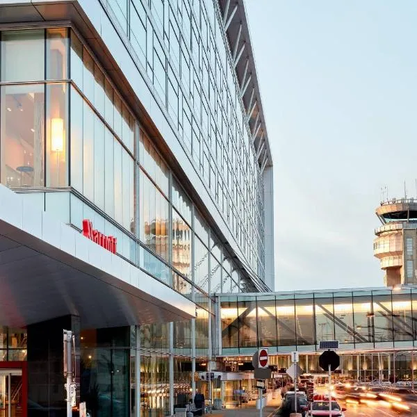 Marriott Montreal Airport In-Terminal Hotel，位于Châteauguay Heights的酒店