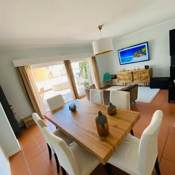 Cabedelo BEACH LOFT, quartos em apartamento compartilhado a 5 minutos da praia，位于Darque的酒店