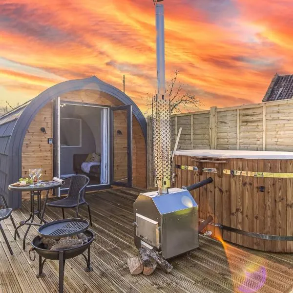 Windsor, Apple Tree Glamping, Nr Wells，位于韦尔斯的酒店
