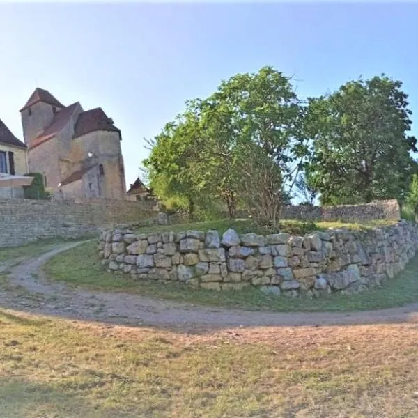 Maison en pierre de taille au cœur du Quercy.，位于Soulomès的酒店