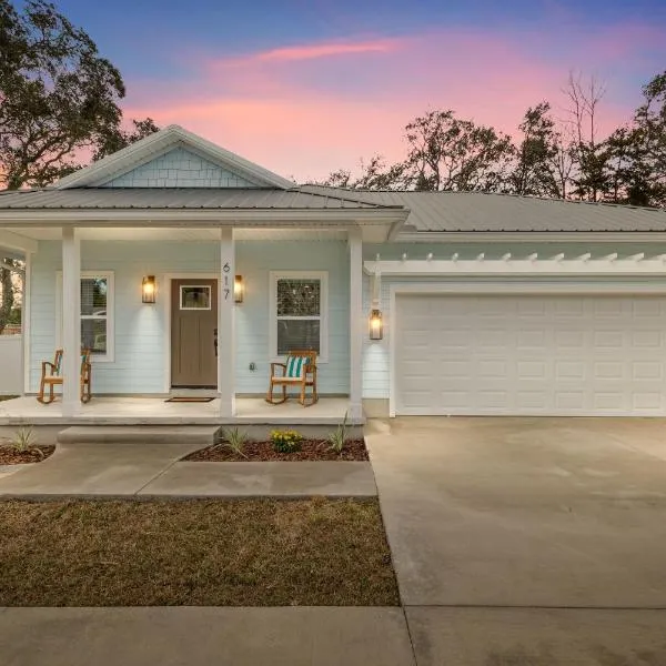 Brand New Entire Home close to beach，位于圣奥古斯丁的酒店