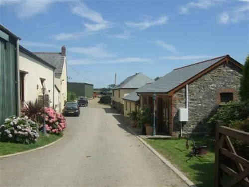 Frankaborough Farm Holiday Cottages，位于利夫顿的酒店