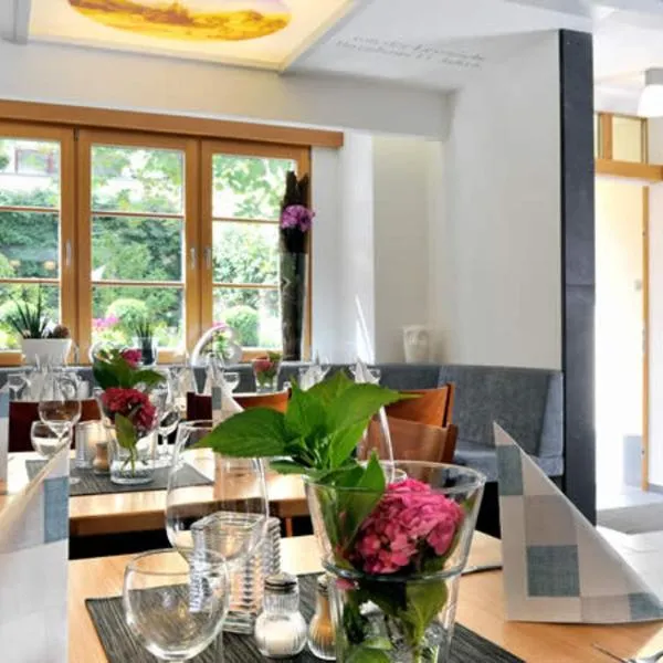 Hotel Restaurant Onkel-Otto，位于Pommern的酒店