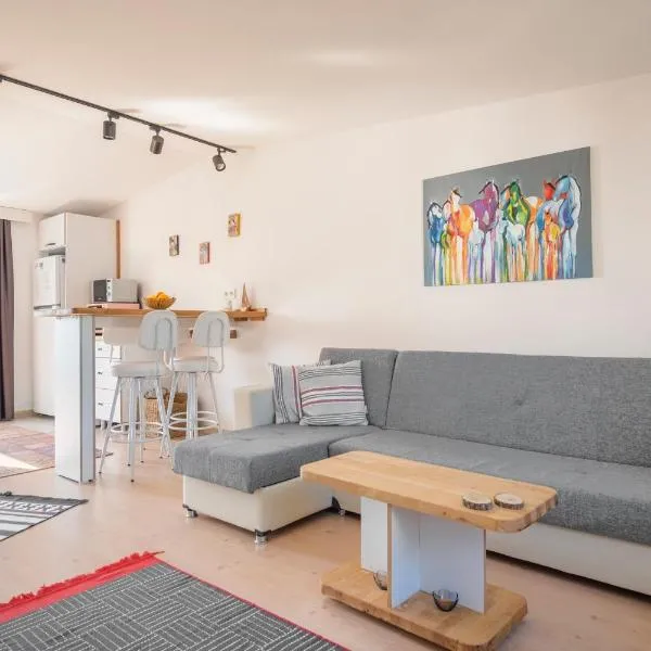 Central, Cozy, 15 Min Walk To The Beach, Fast Wi-Fi, Free Parking, 4ppl，位于博德鲁姆的酒店