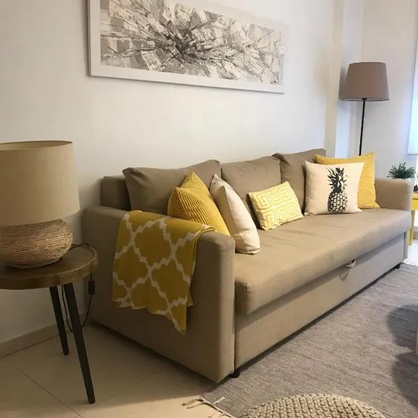 Designer's Flat - 3 Bdrm - Wifi - Best Location，位于阿利坎特的酒店