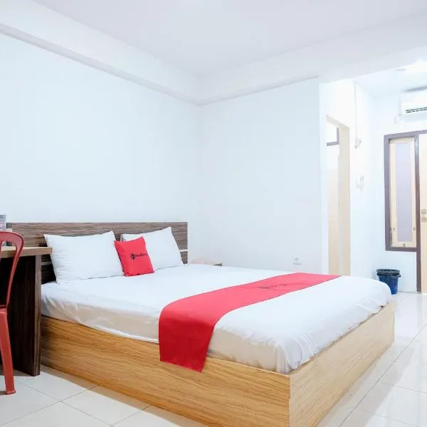 RedDoorz near Tugu Pers Jambi，位于占碑市的酒店