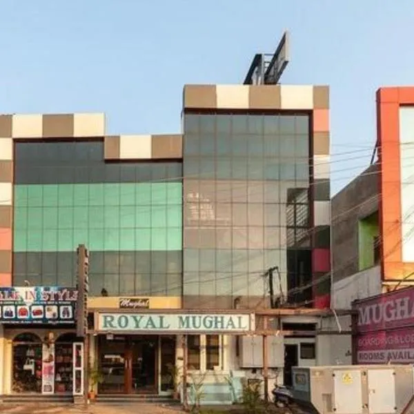 Royal Mughal，位于Āmbūr的酒店