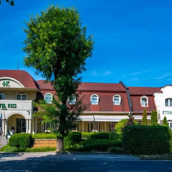凯斯酒店，位于Vértessomló的酒店