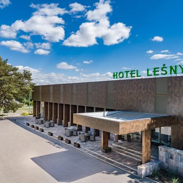 莱斯尼酒店，位于Porosły的酒店