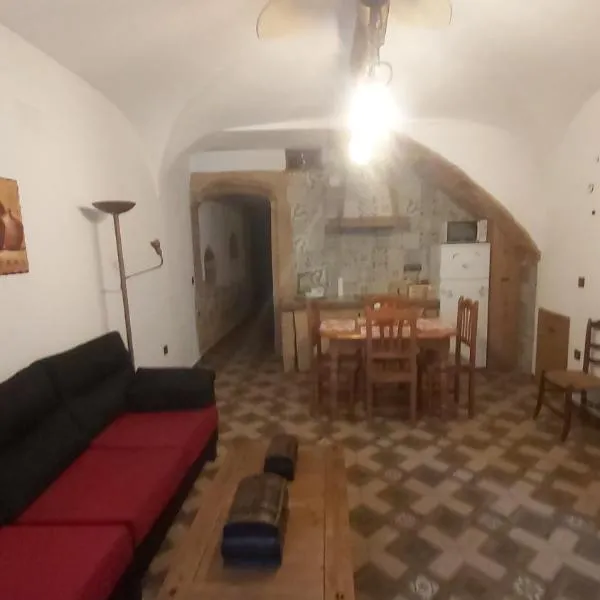 La casina de Carmina，位于Arroyomolinos de Montánchez的酒店