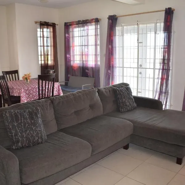 Oland - 2 Bedroom apartment with Marina view，位于格罗斯岛的酒店
