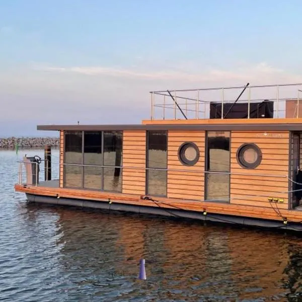 Hausboot Fjord HAVEN mit Biosauna in Barth，位于Karnin-Stralsund的酒店