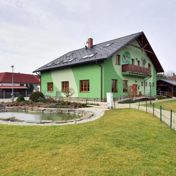 卡蒙内茨膳食公寓酒店及餐厅，位于Jilešovice的酒店