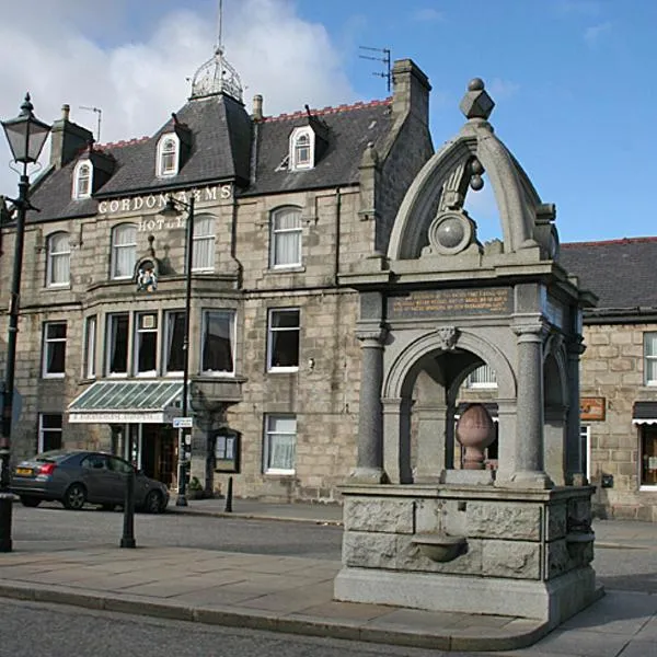 The Gordon Arms Hotel，位于Aberchirder的酒店