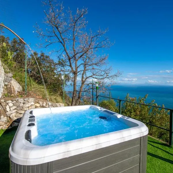 Casa Luci relax, jacuzzi and breathtaking view，位于普莱伊亚诺的酒店