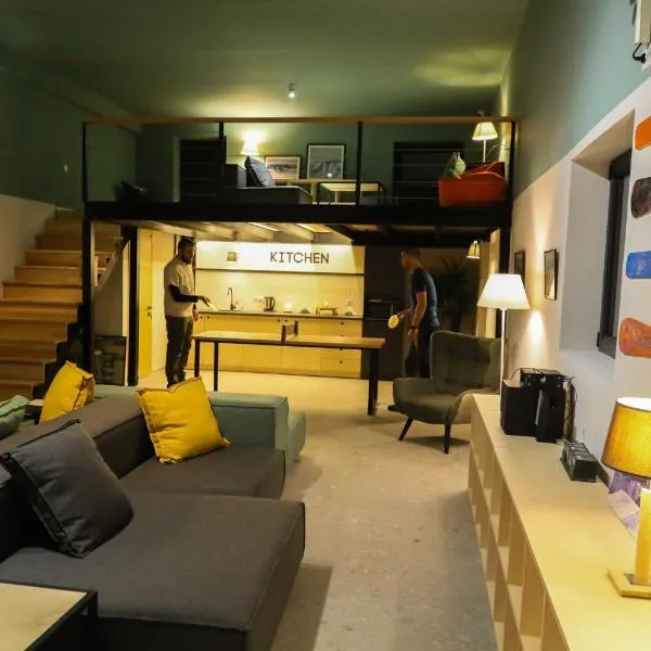 Khada Hostel，位于古多里的酒店