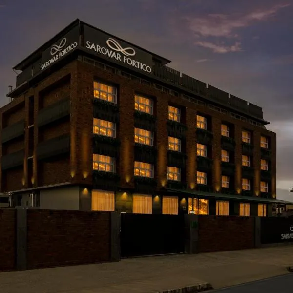 Sarovar Portico Srinagar，位于斯利那加的酒店