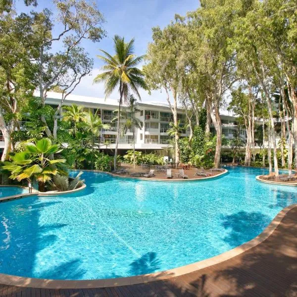 Belle Escapes Beachview Suite 1304 Drift Beachfront Resort，位于棕榈湾的酒店